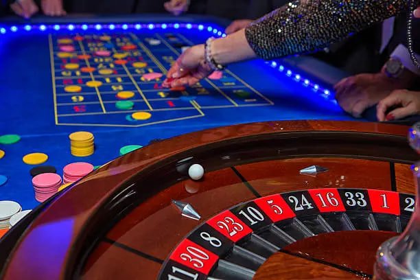 Fitur bonus Free Spins dan Wild pada permainan slot Tuna36 yang memberikan peluang menang lebih besar